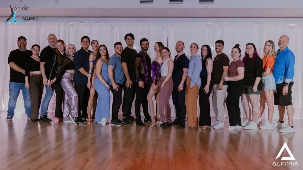 Groupe des professeurs et troupes du Studio Blue Mambo